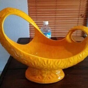 MCM yellow unique vase. MID CENTURY MODERN VASE - SPIRAL